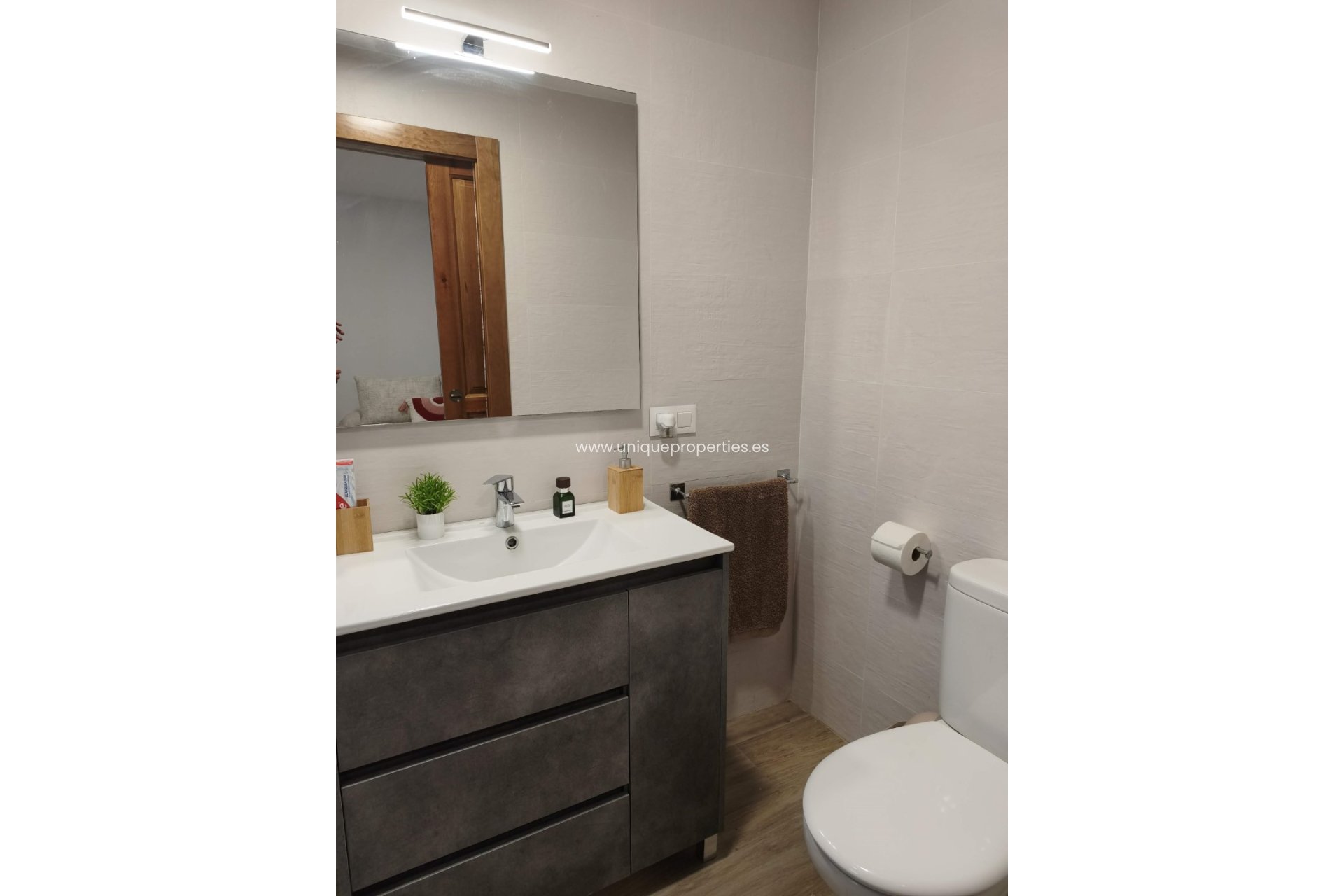 Reventa - Cortijo -
Baza