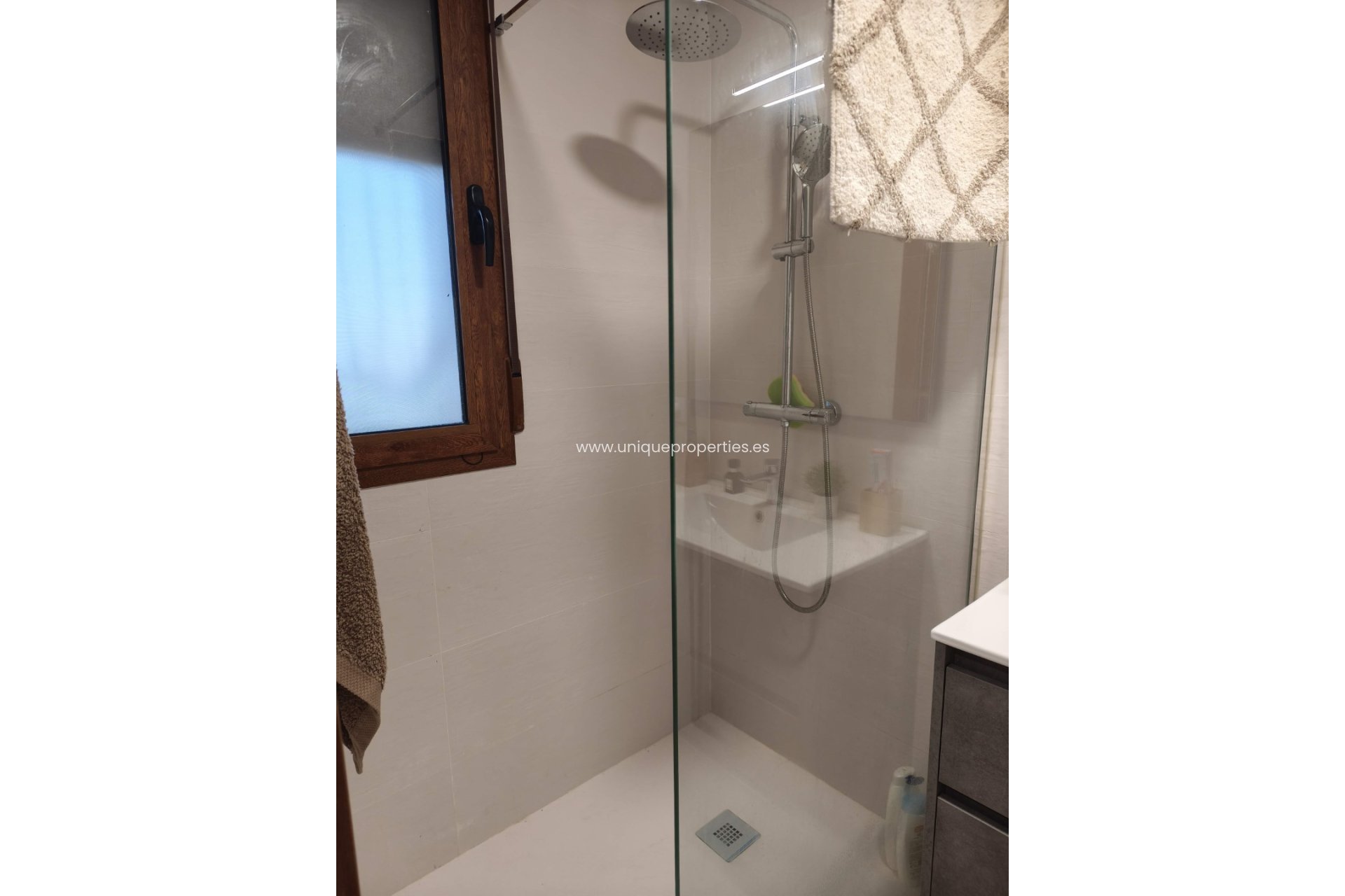 Reventa - Cortijo -
Baza