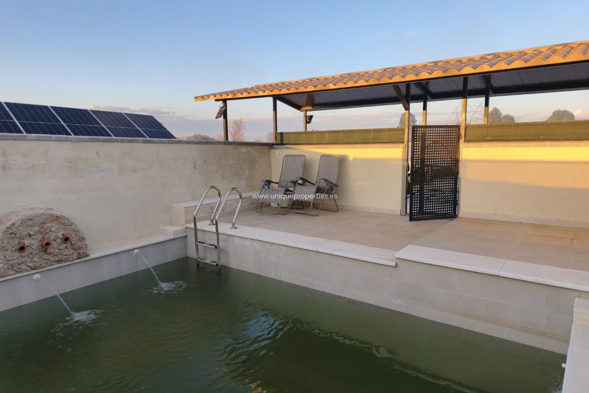 Reventa - Cortijo -
Baza