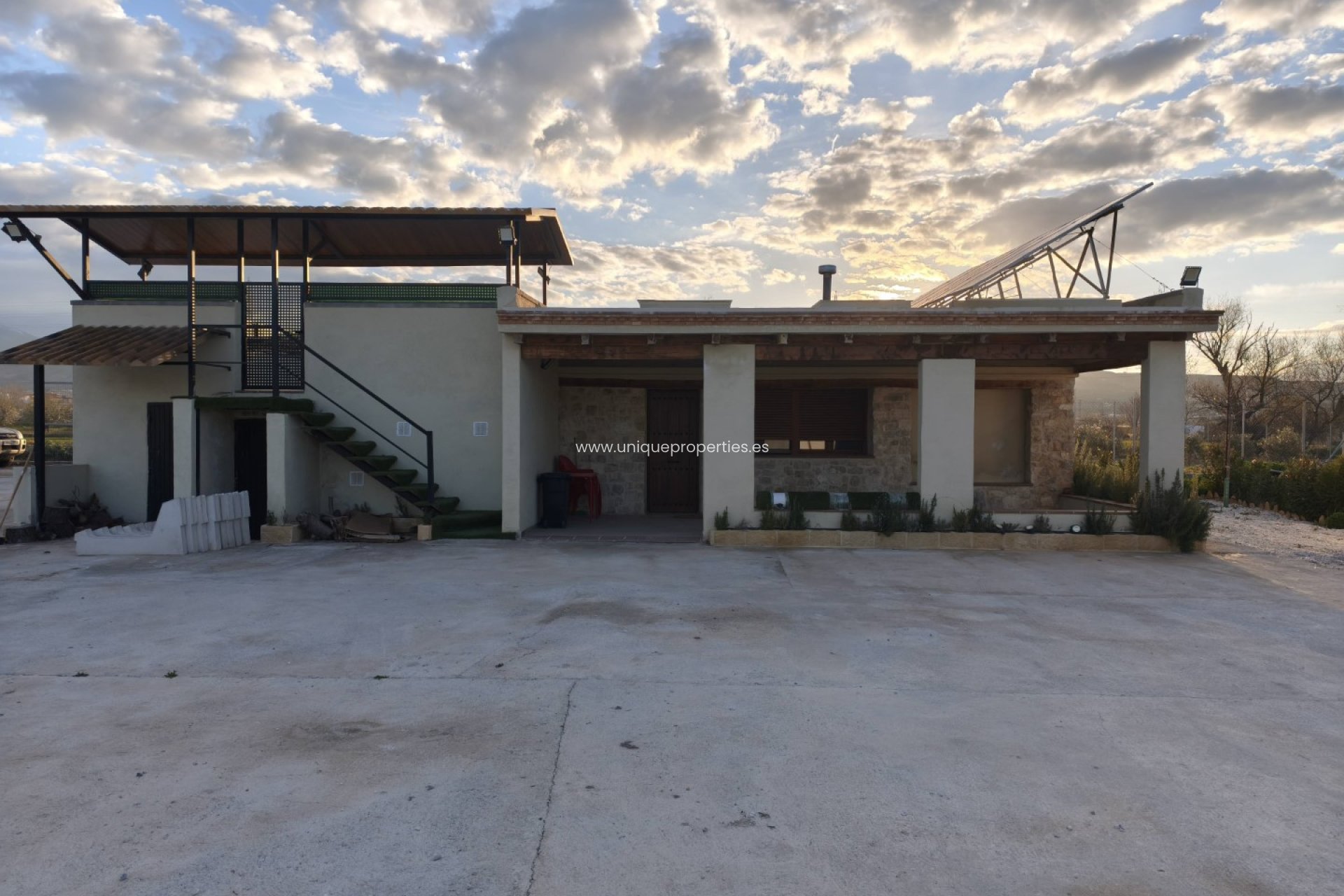 Reventa - Cortijo -
Baza