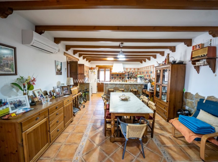 Reventa - Cortijo -
Cantoria