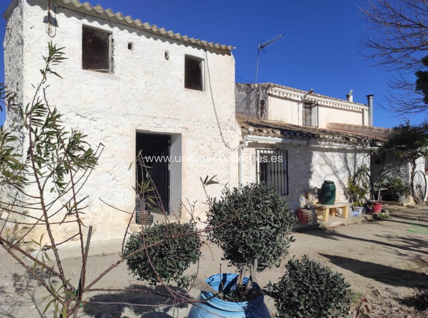 Reventa - Cortijo -
El Hijate