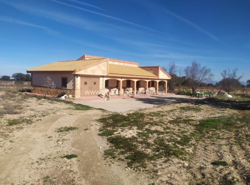 Reventa - Cortijo -
Guadix