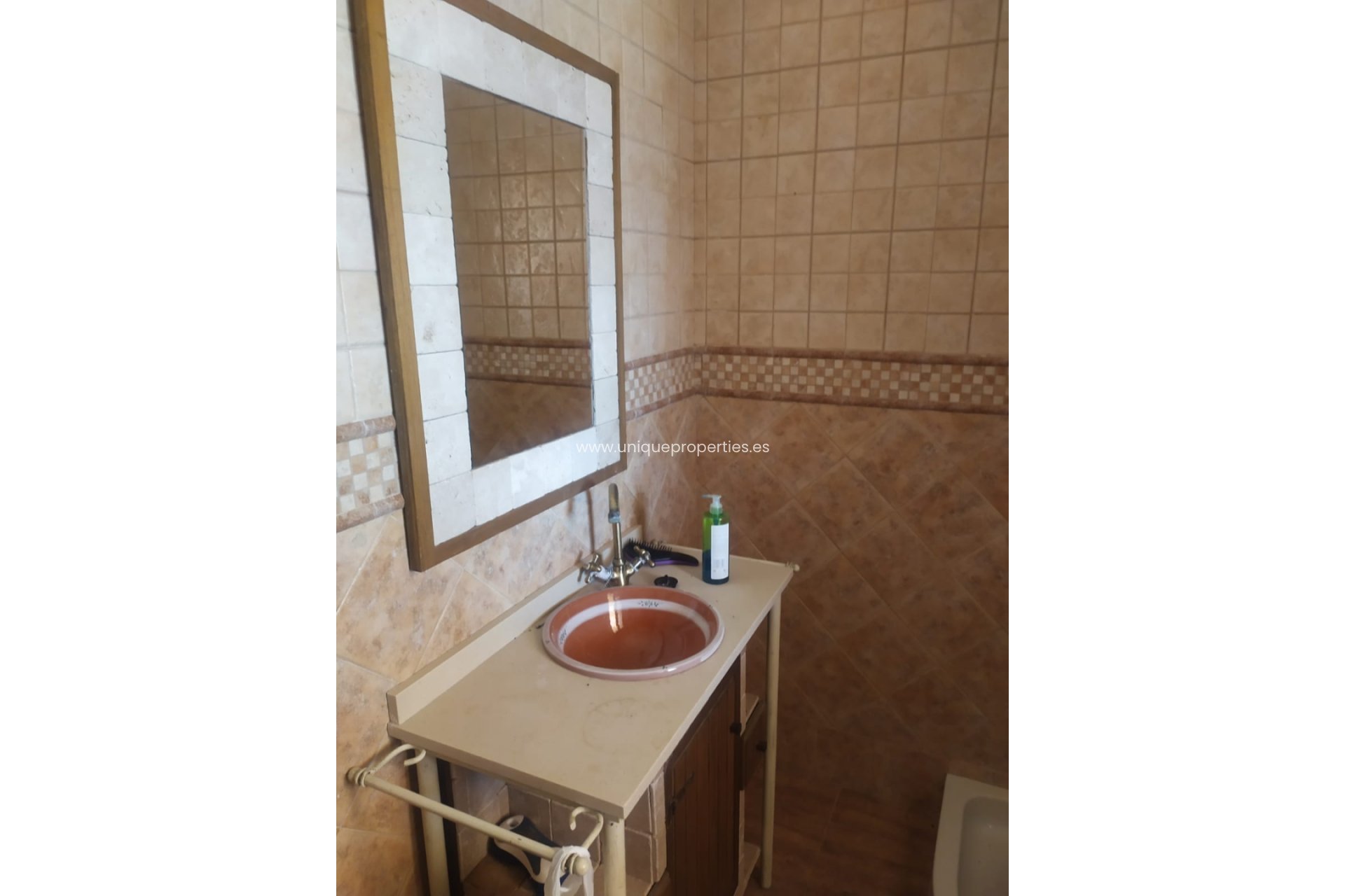 Reventa - Cortijo -
Guadix