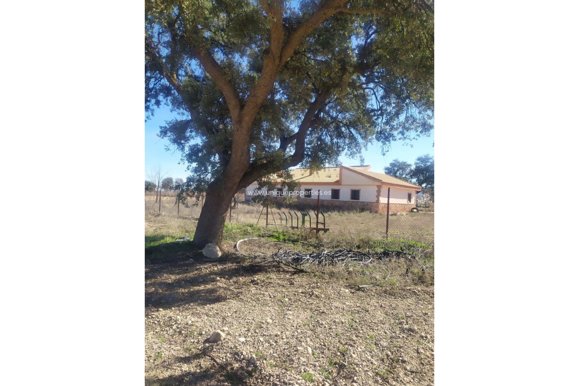 Reventa - Cortijo -
Guadix