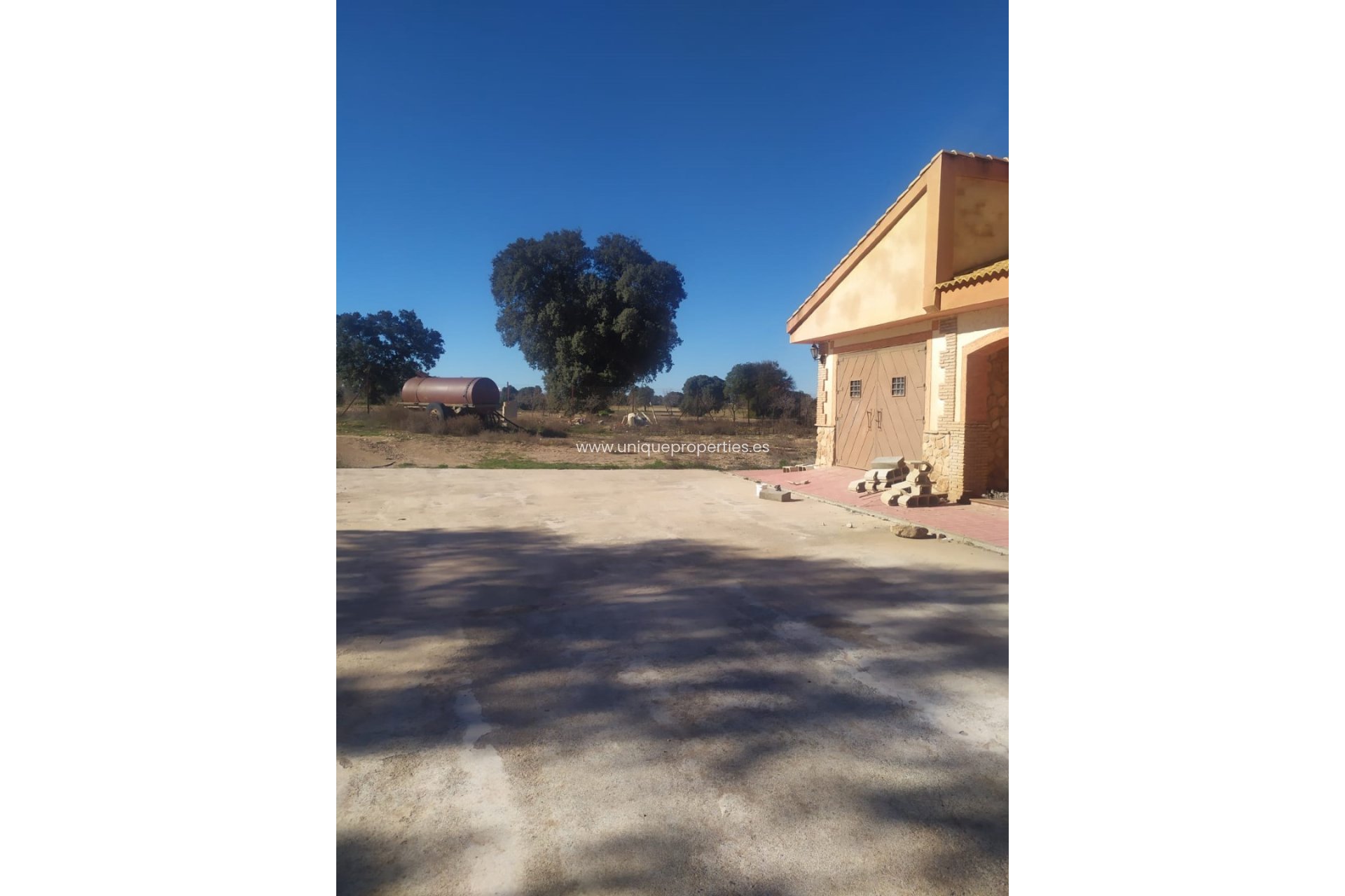 Reventa - Cortijo -
Guadix