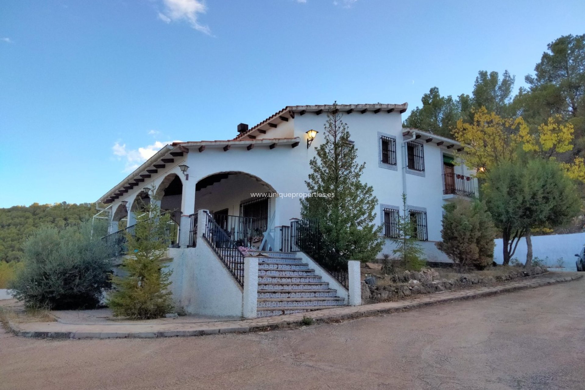 Reventa - Cortijo -
Huescar