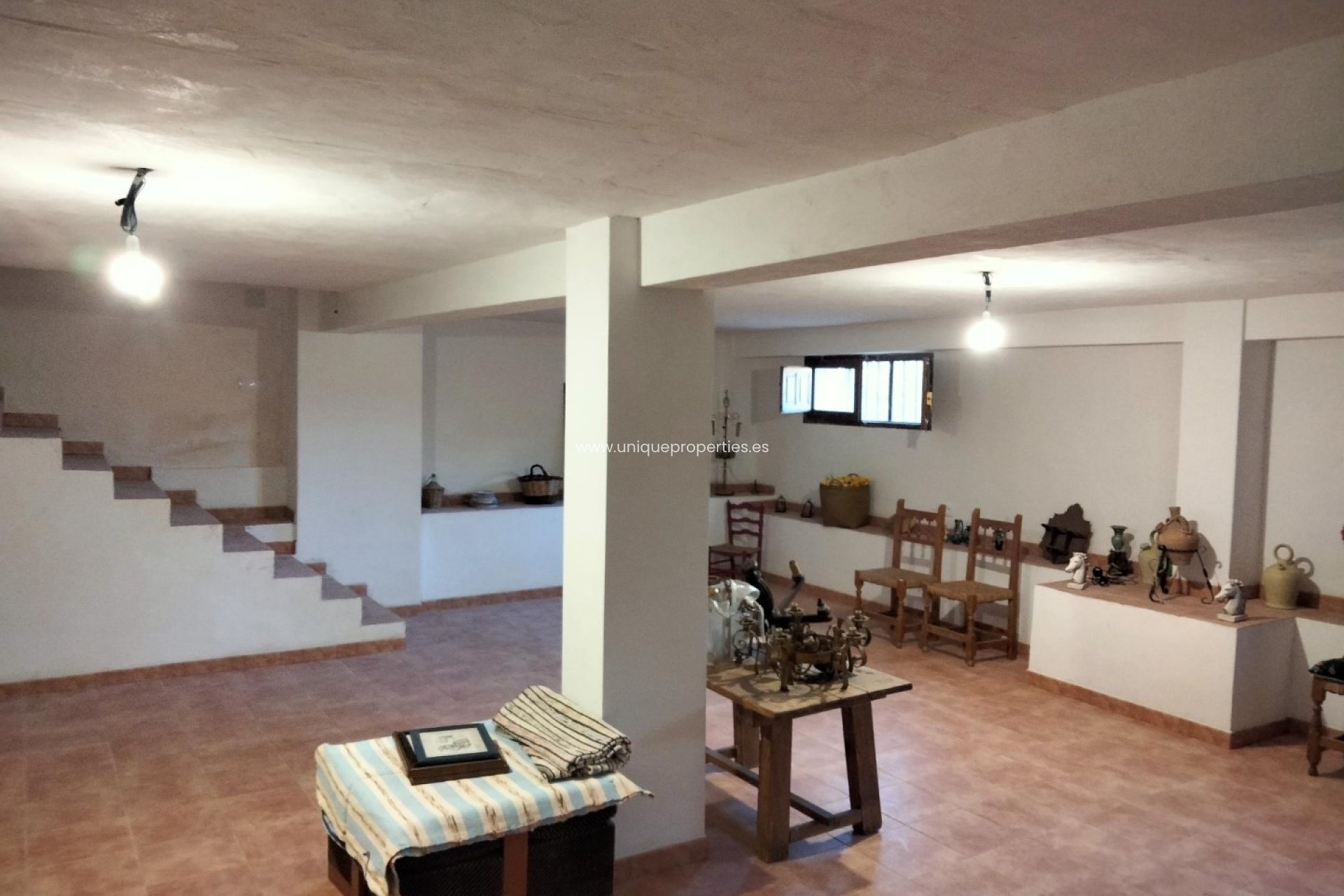 Reventa - Cortijo -
Huescar