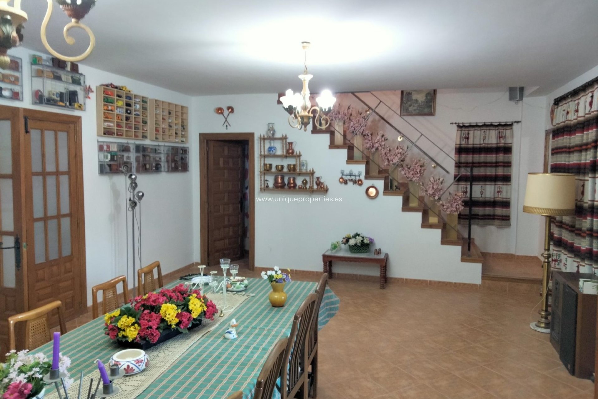 Reventa - Cortijo -
Huescar