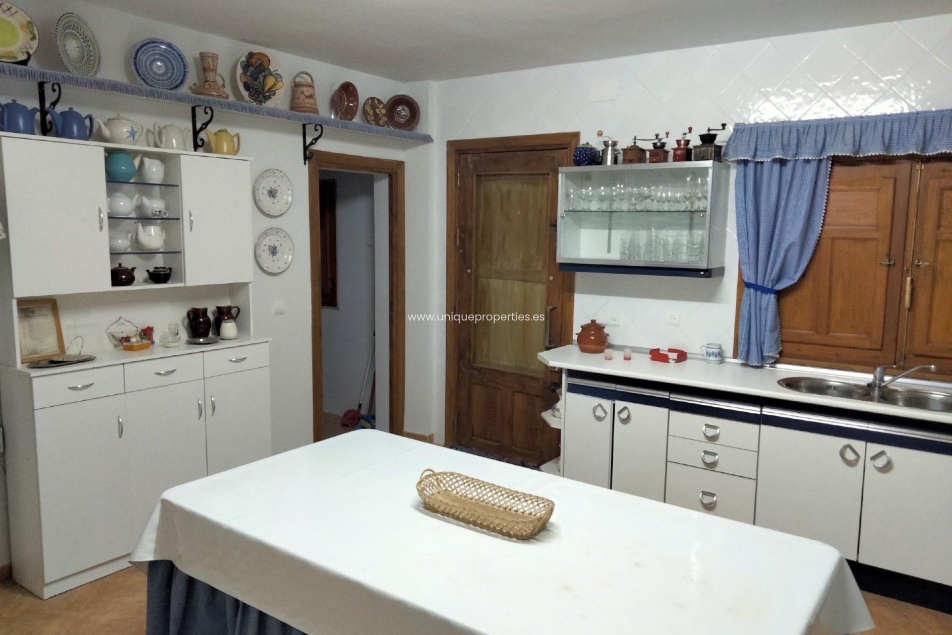 Reventa - Cortijo -
Huescar