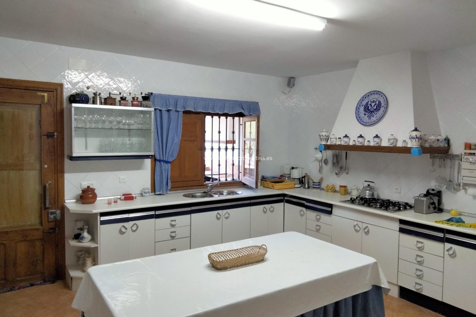 Reventa - Cortijo -
Huescar