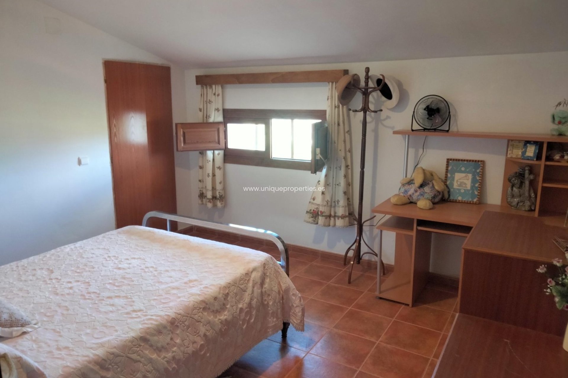 Reventa - Cortijo -
Huescar