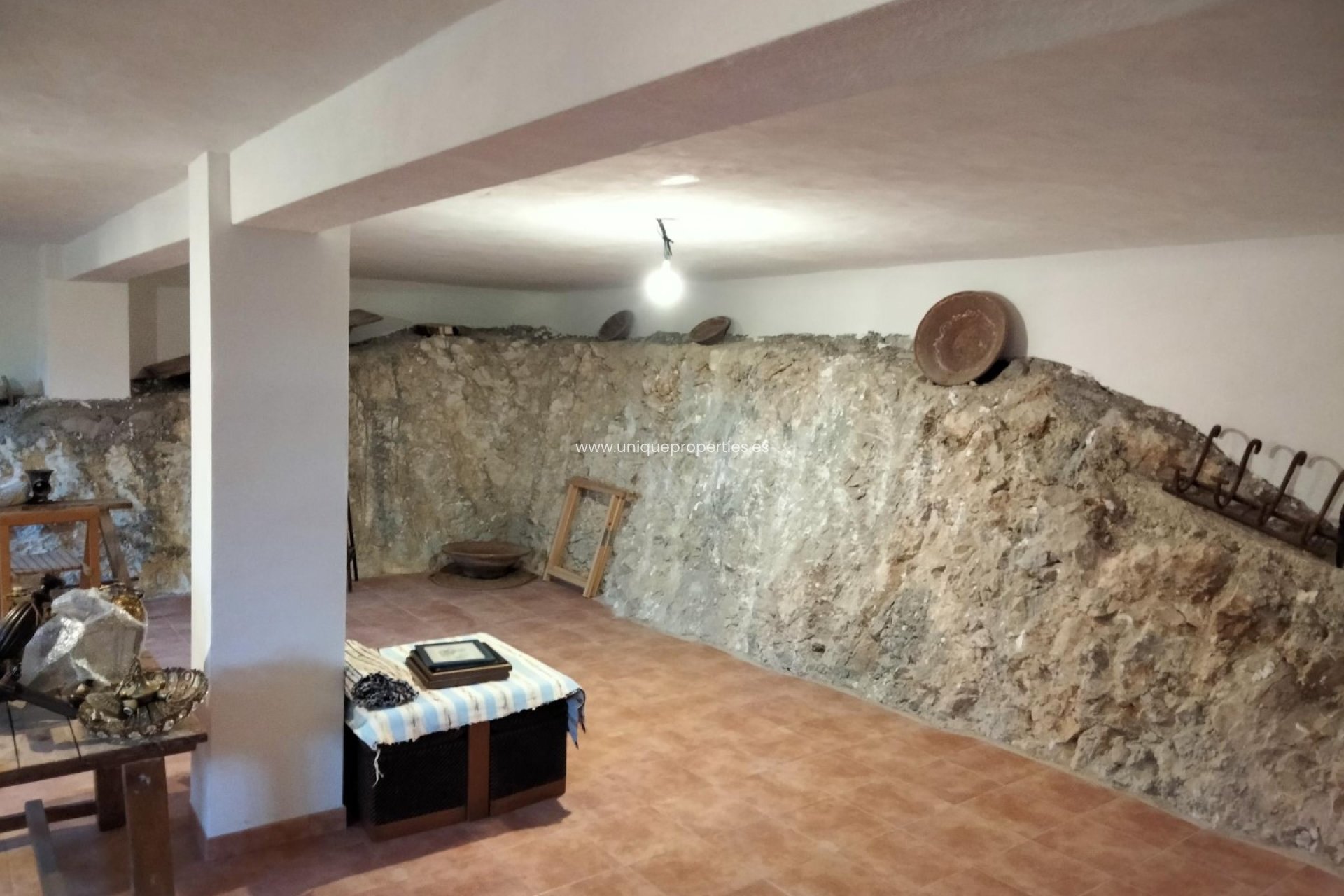 Reventa - Cortijo -
Huescar