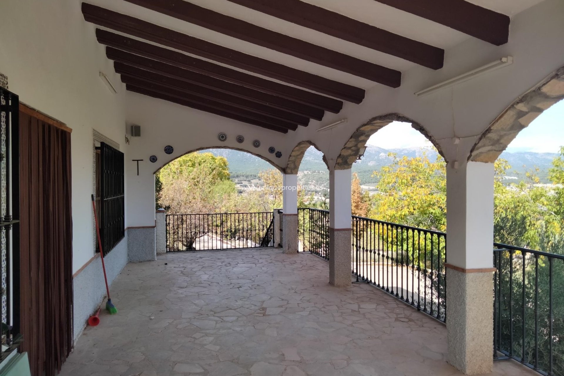 Reventa - Cortijo -
Huescar