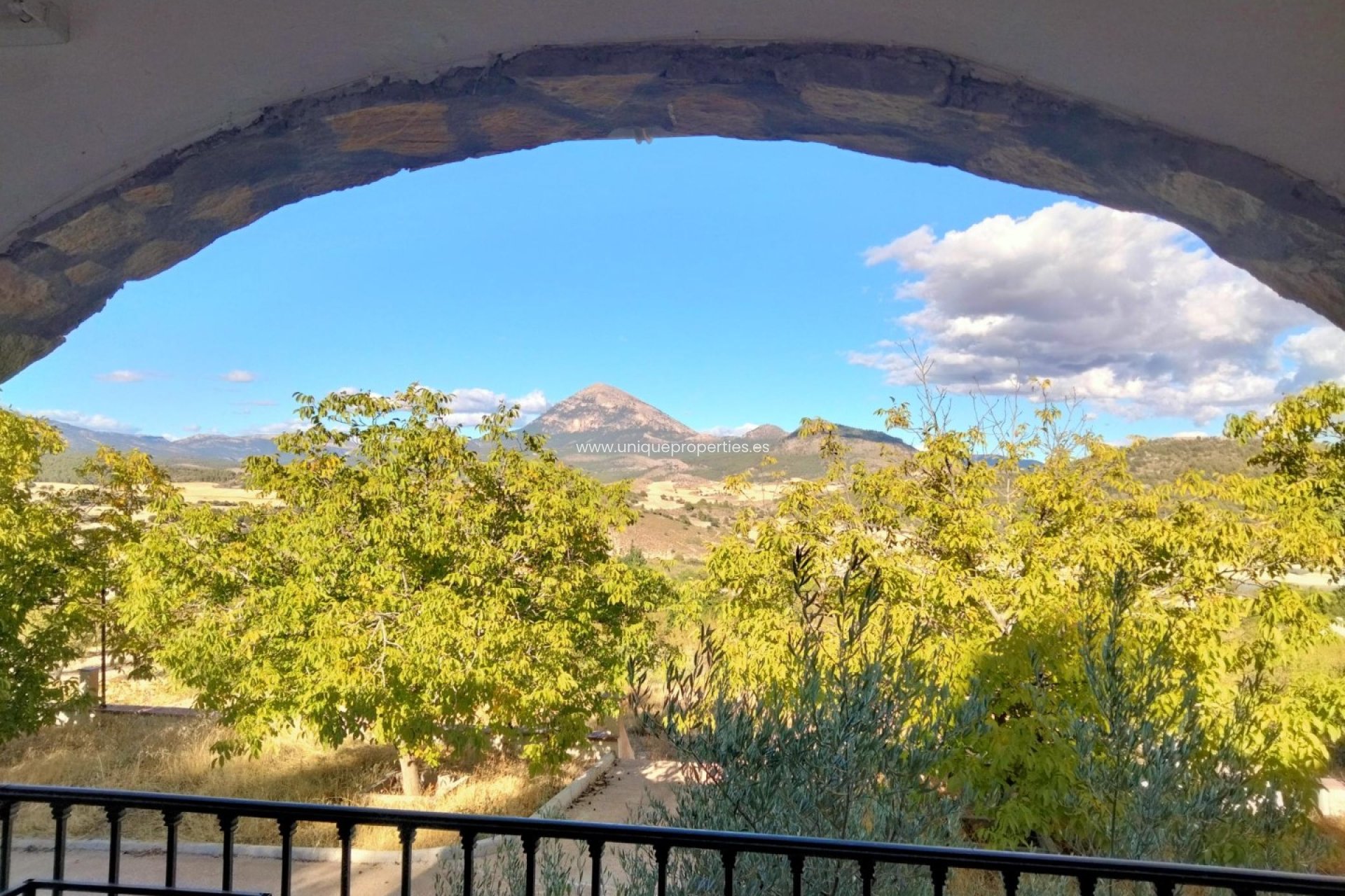 Reventa - Cortijo -
Huescar