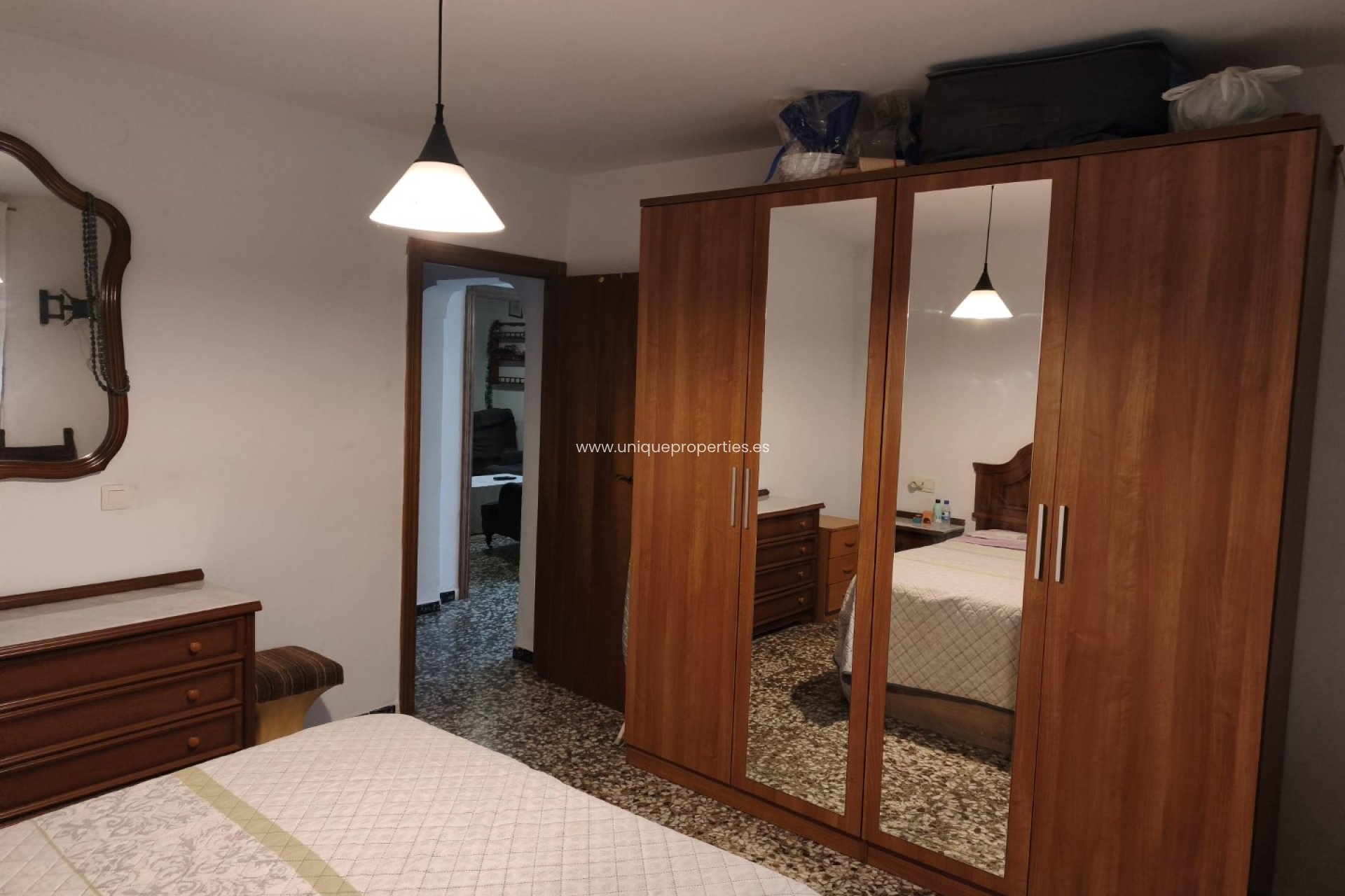 Reventa - Cortijo -
Huescar