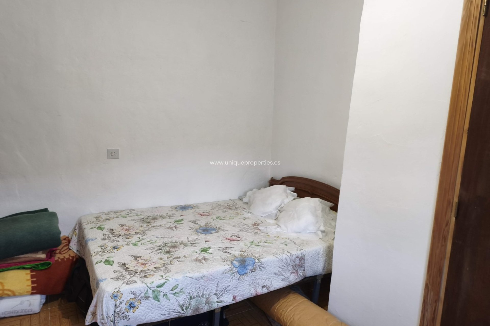 Reventa - Cortijo -
Huescar