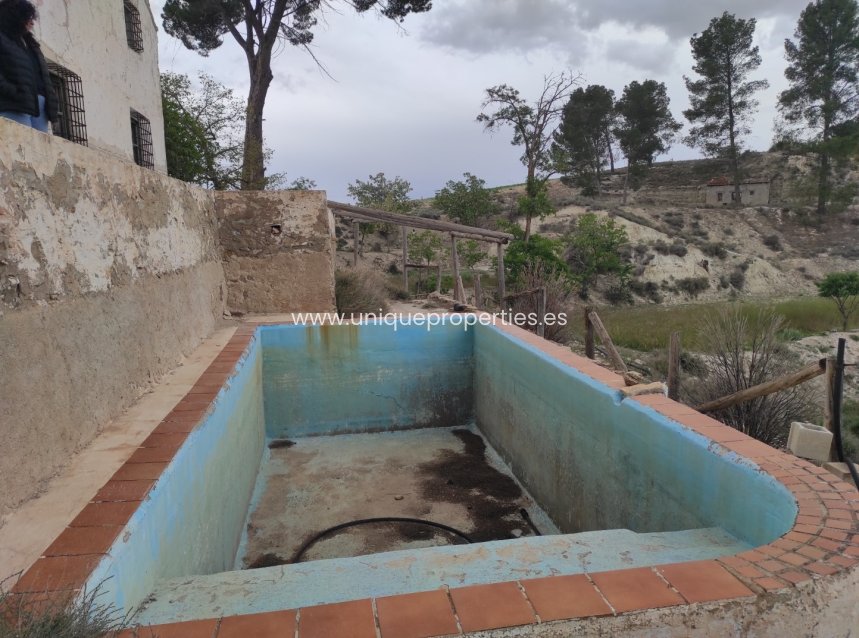 Reventa - Cortijo -
Huescar