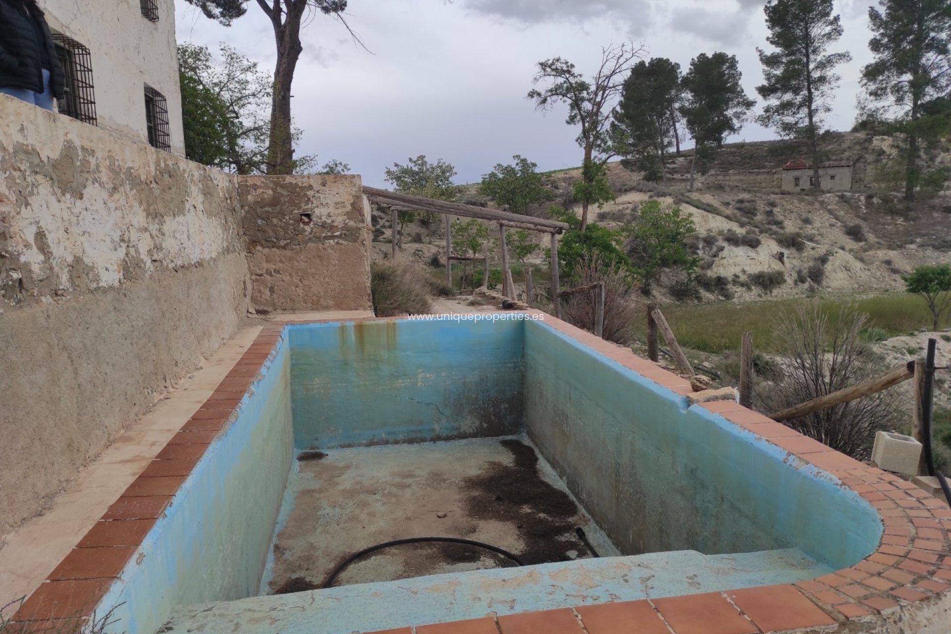 Reventa - Cortijo -
Huescar