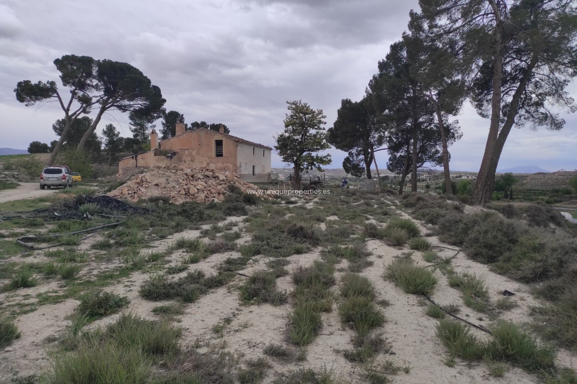 Reventa - Cortijo -
Huescar