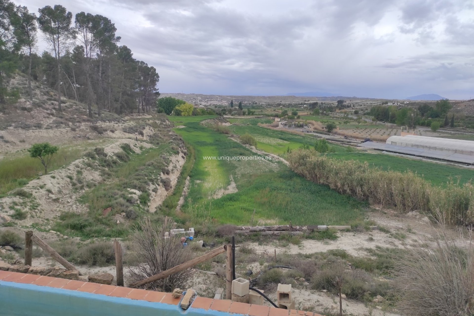 Reventa - Cortijo -
Huescar