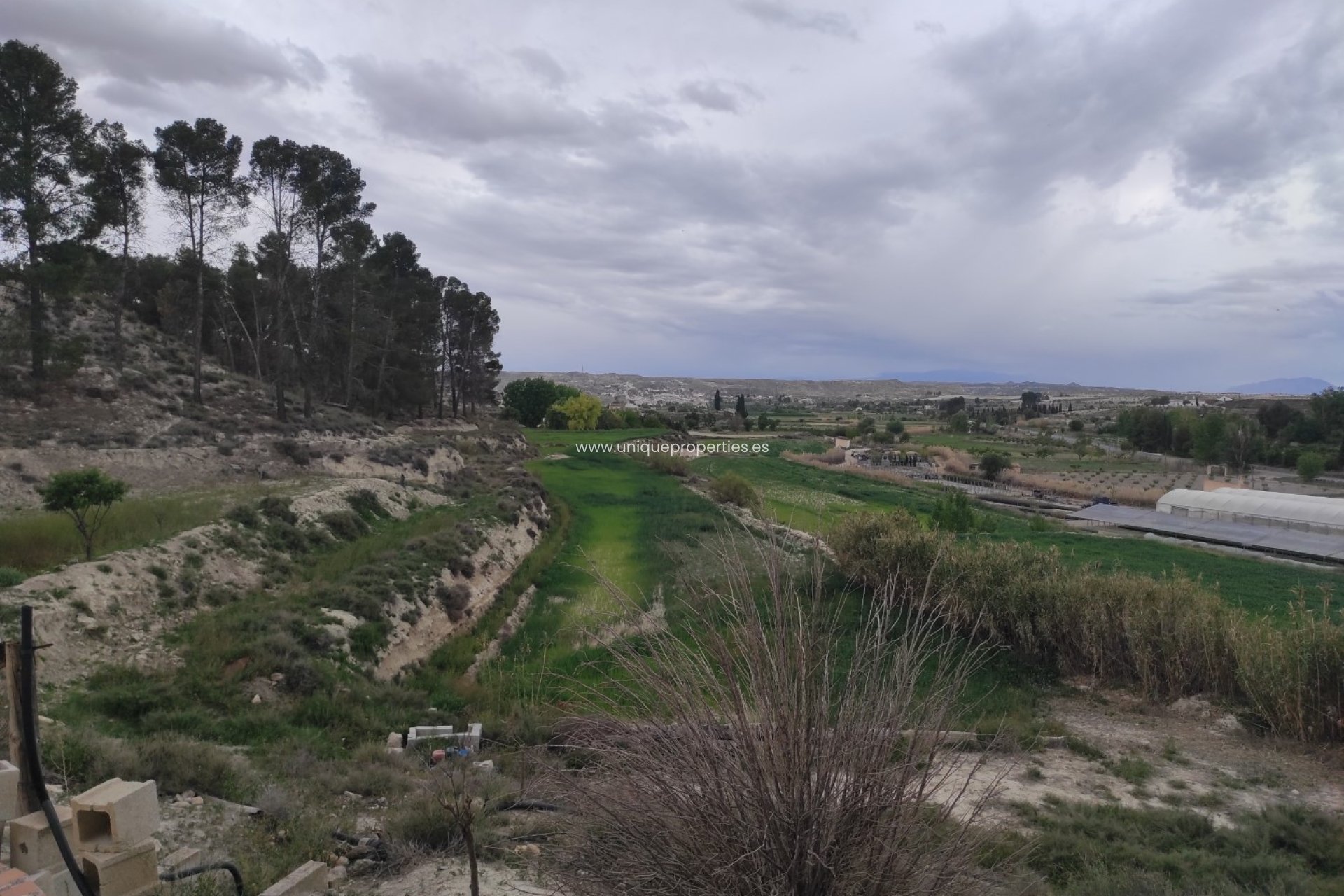 Reventa - Cortijo -
Huescar