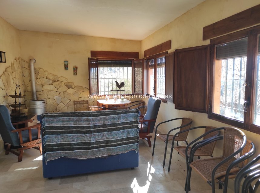 Reventa - Cortijo -
Lucar