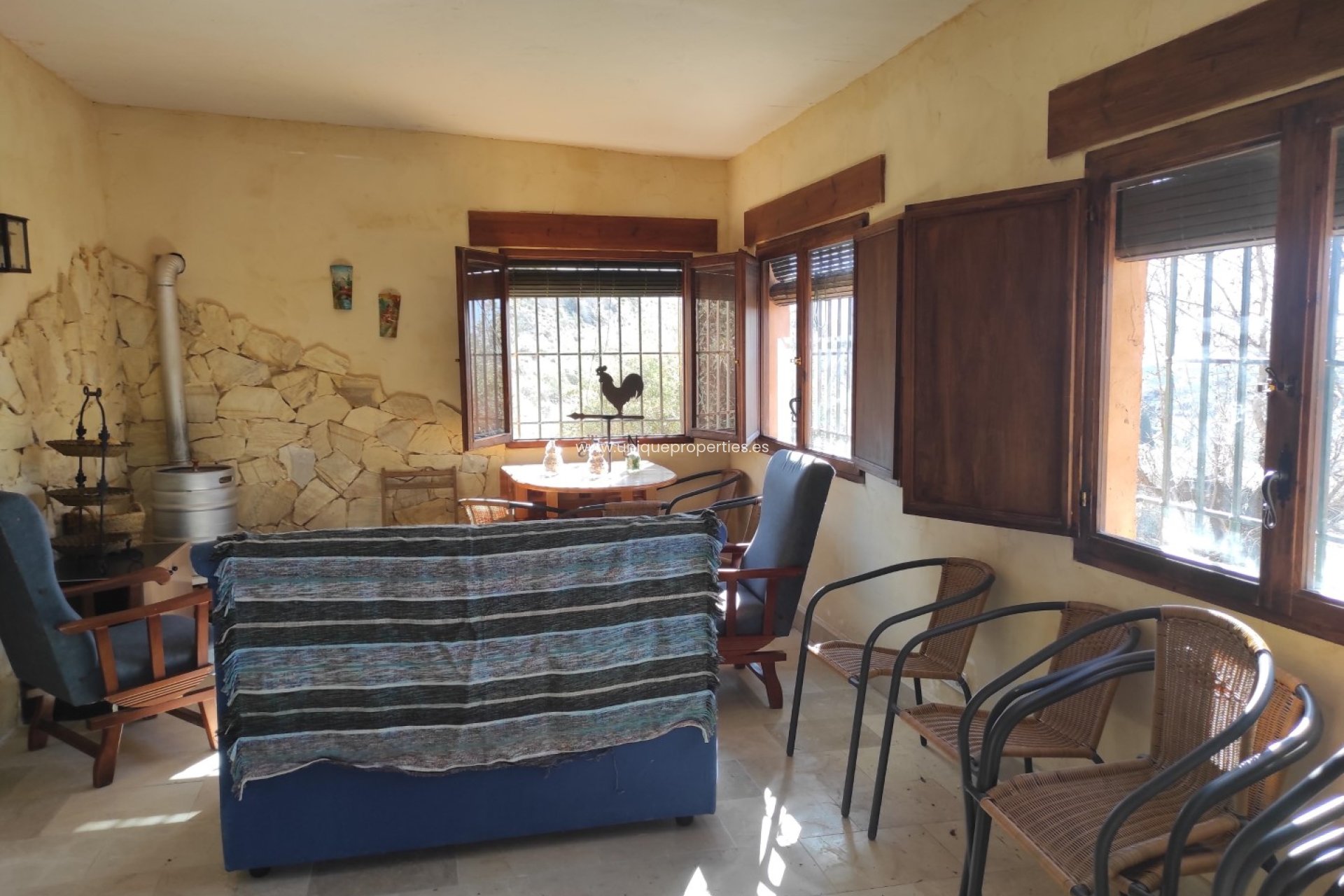 Reventa - Cortijo -
Lucar