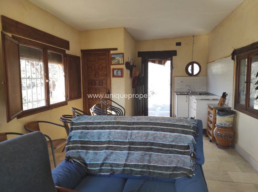 Reventa - Cortijo -
Lucar