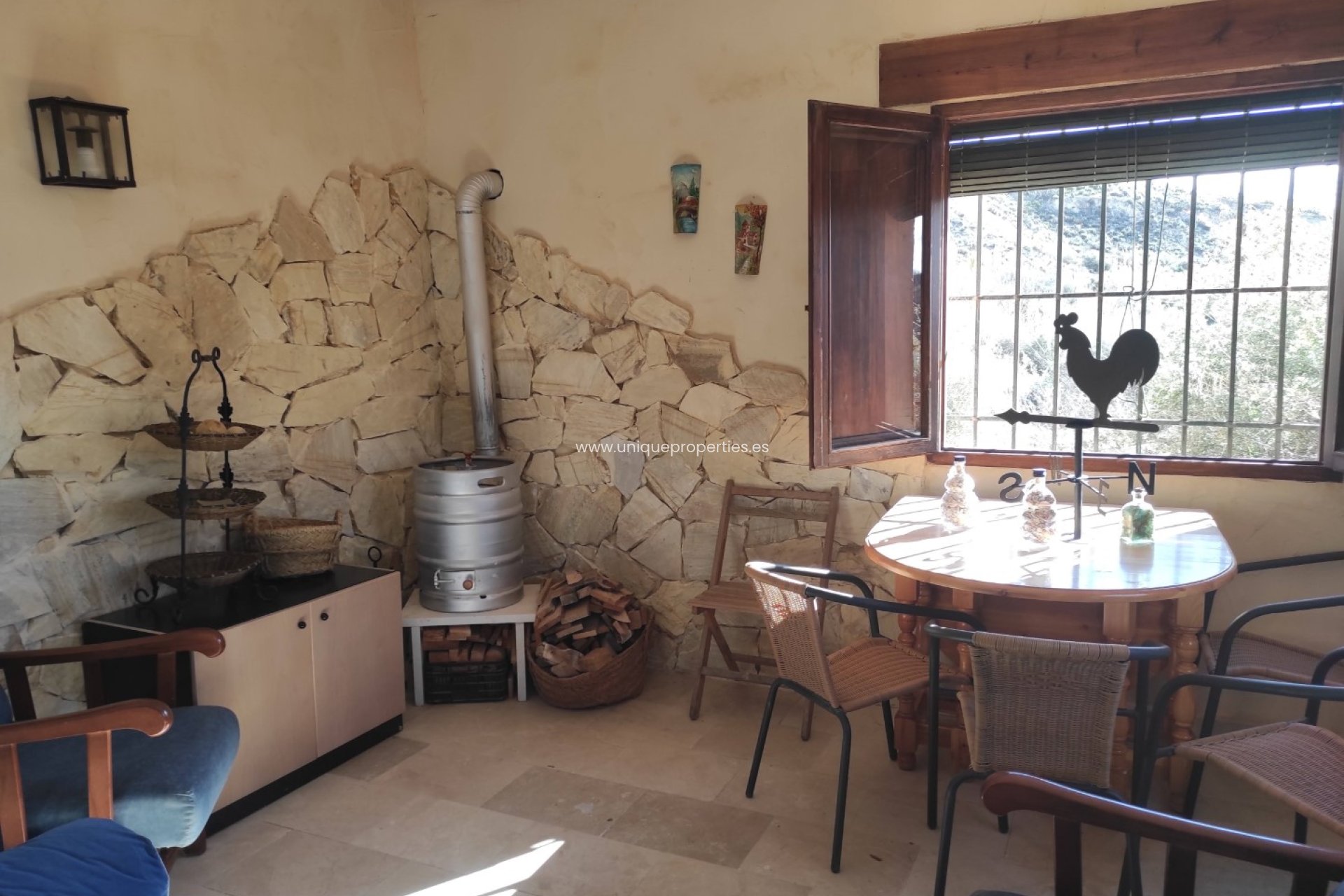 Reventa - Cortijo -
Lucar