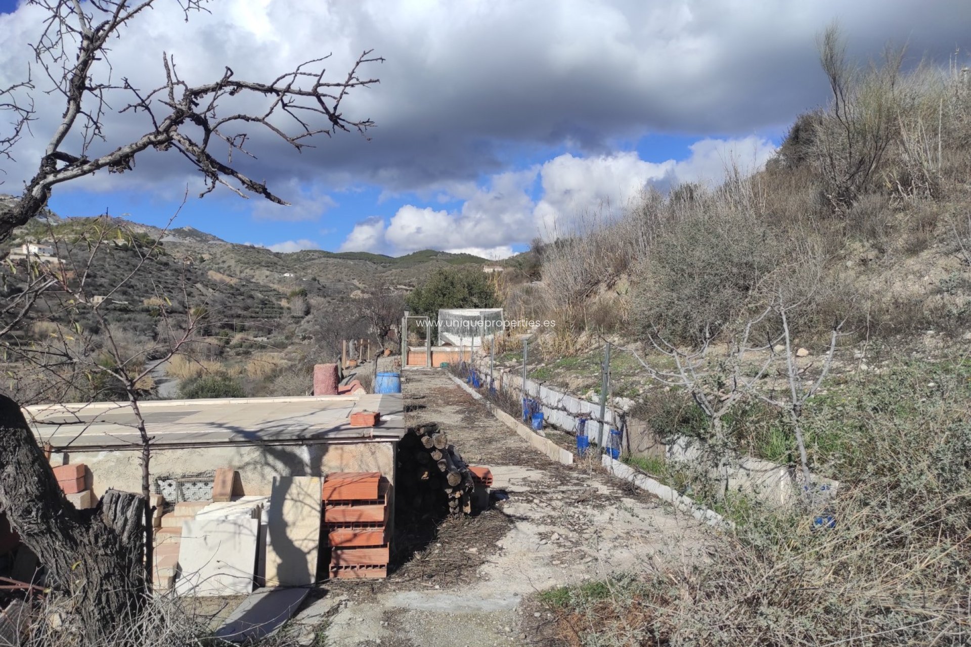 Reventa - Cortijo -
Lucar