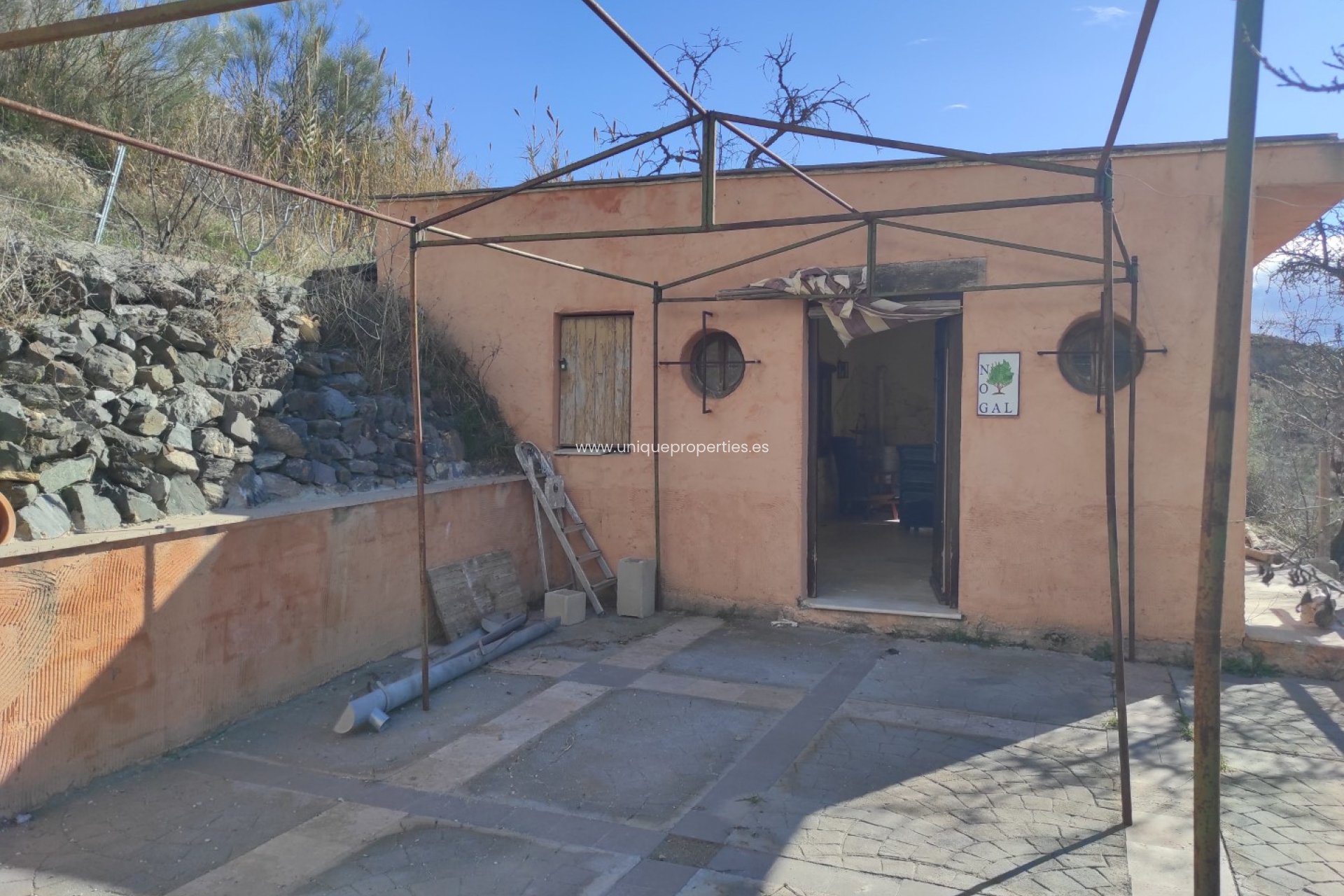 Reventa - Cortijo -
Lucar