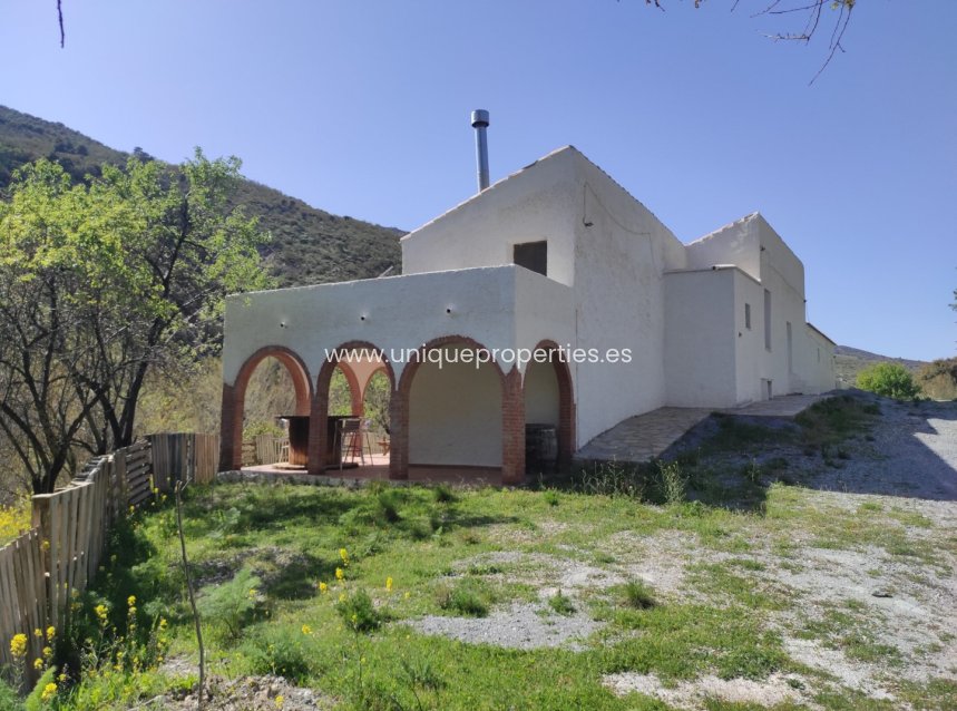 Reventa - Cortijo -
Sierro