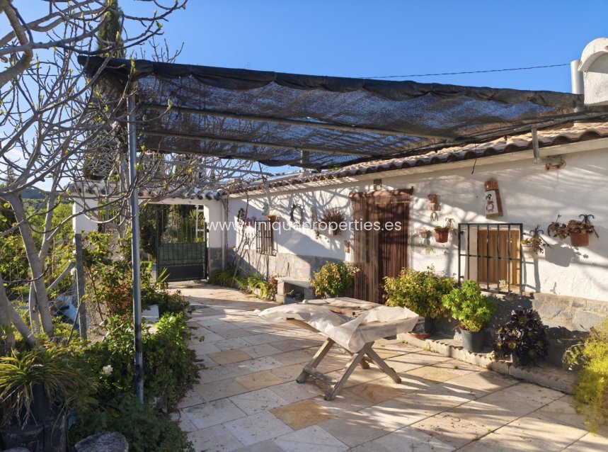 Reventa - Cortijo -
Somontin