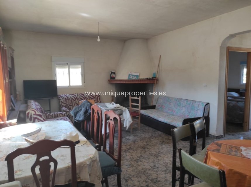 Reventa - Cortijo -
Tijola