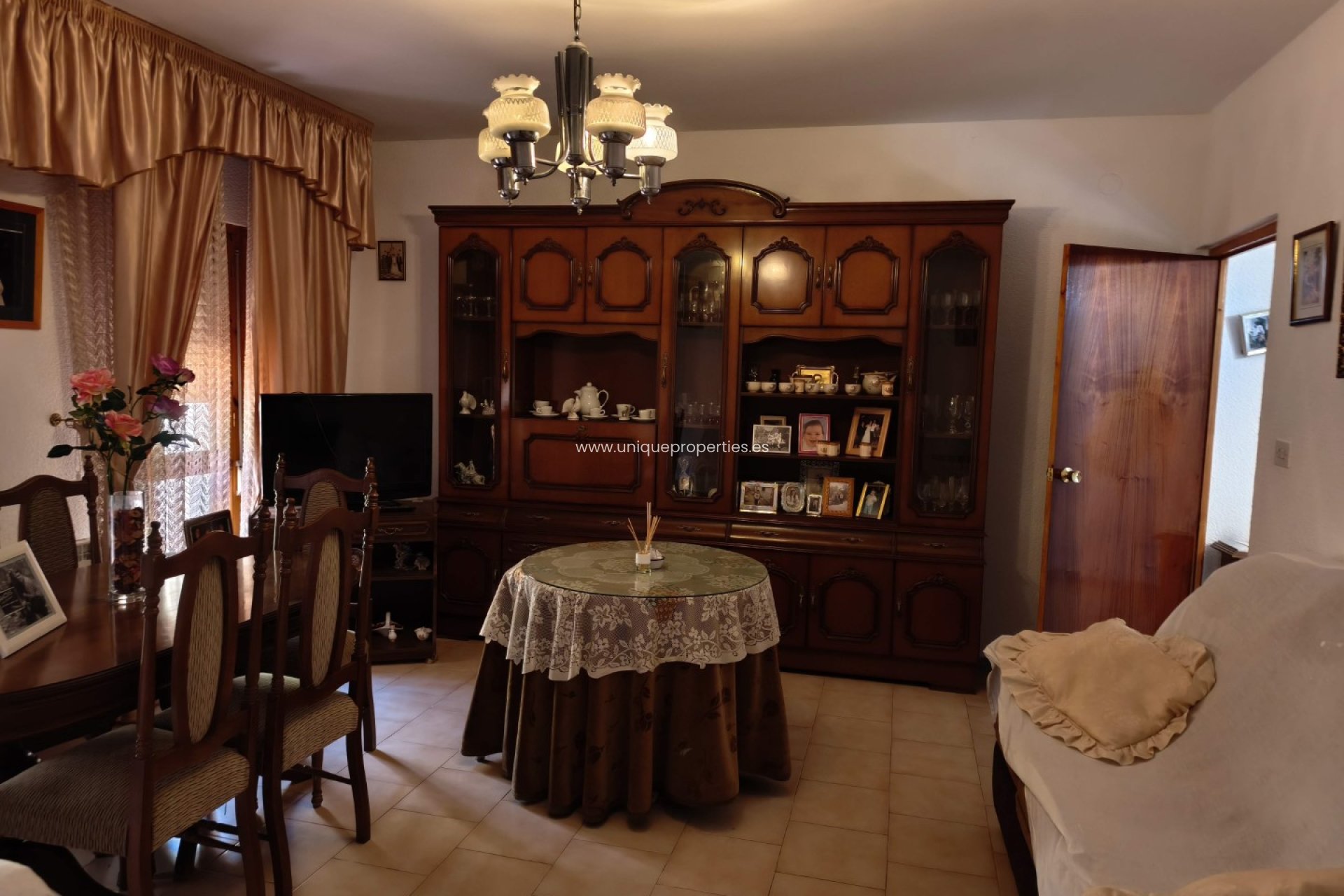 Reventa - Country House -
Baza