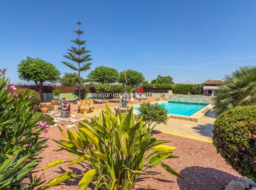 Reventa - House -
CATRAL - Catral