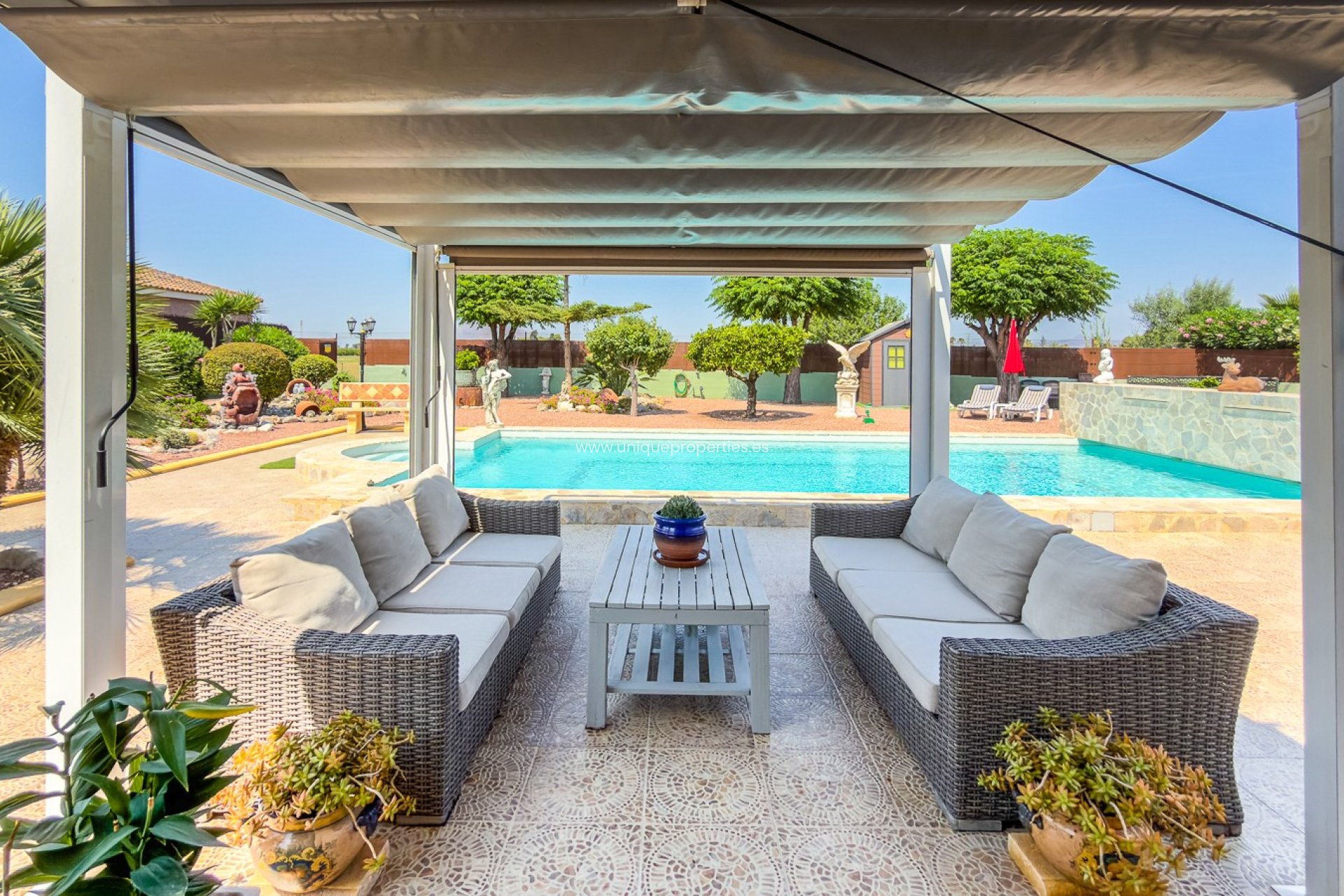 Reventa - House -
CATRAL - Catral