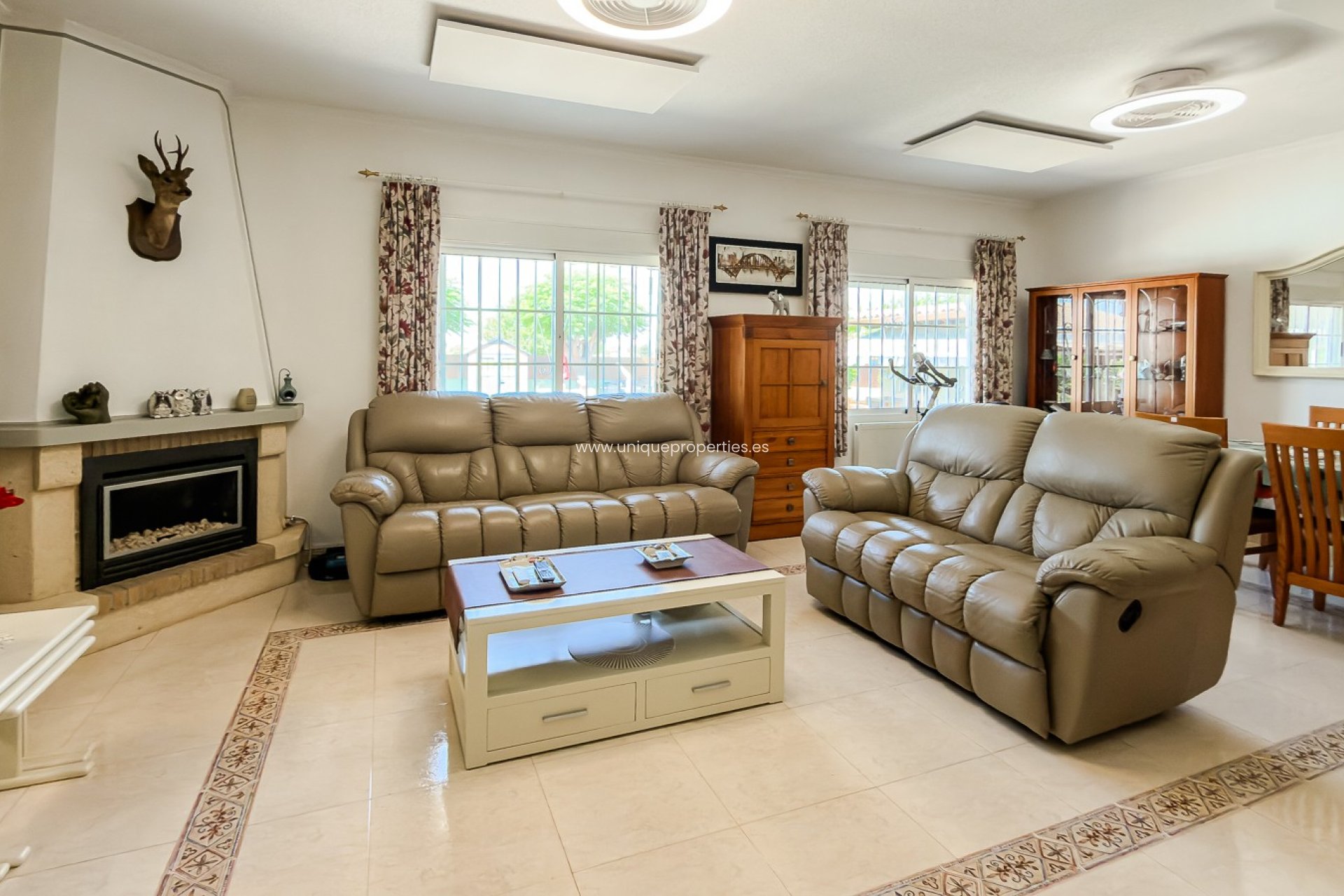 Reventa - House -
CATRAL - Catral