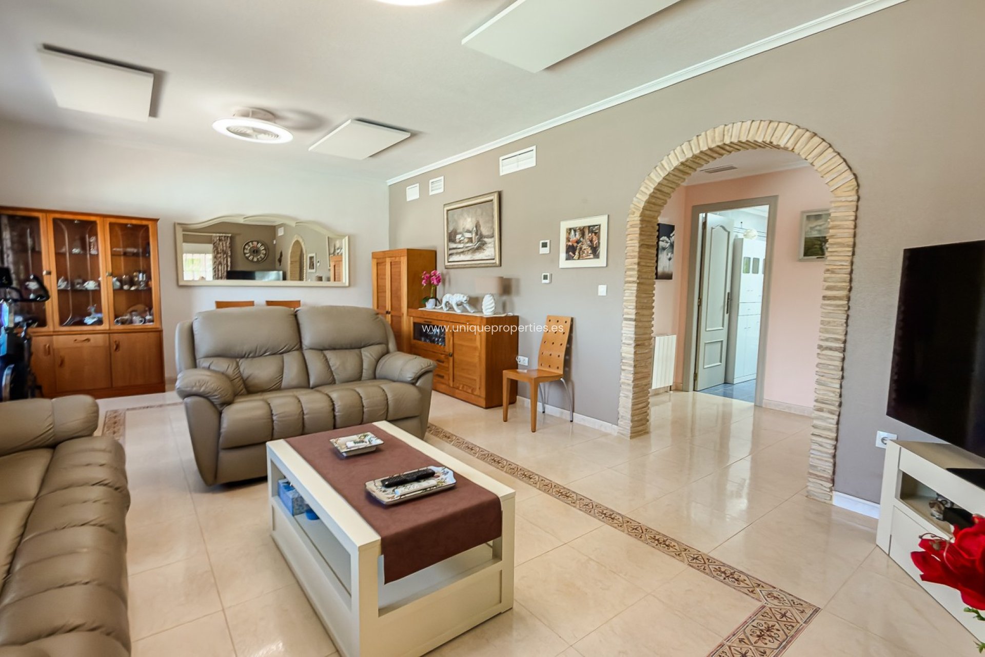 Reventa - House -
CATRAL - Catral