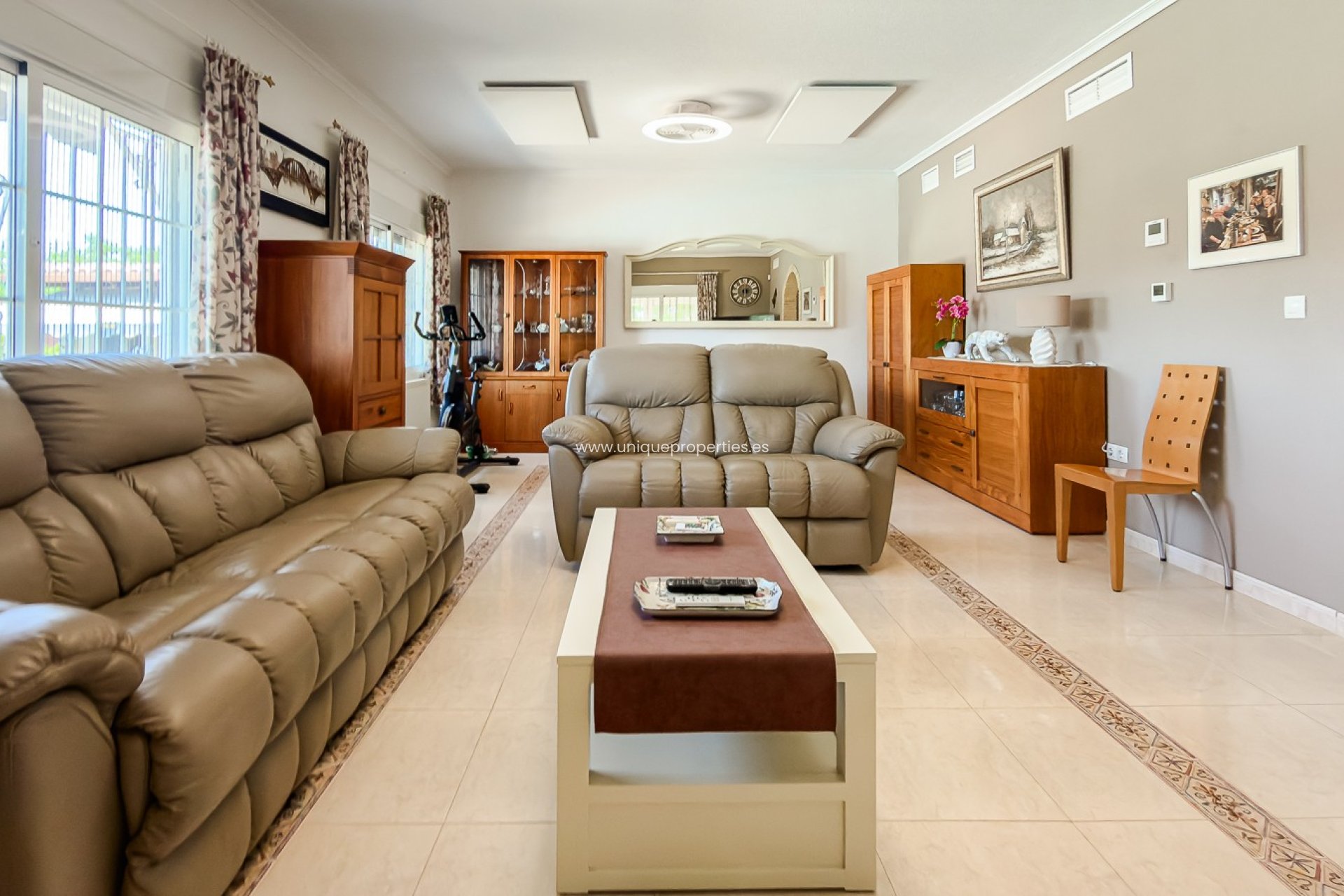 Reventa - House -
CATRAL - Catral