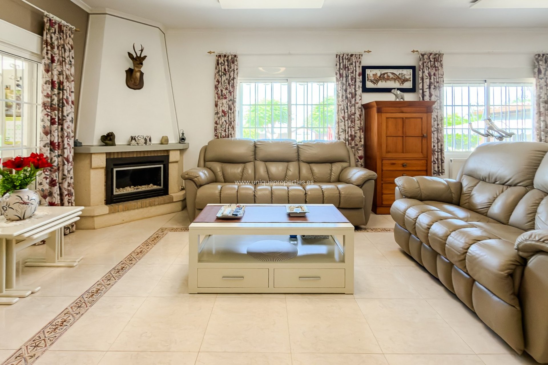 Reventa - House -
CATRAL - Catral