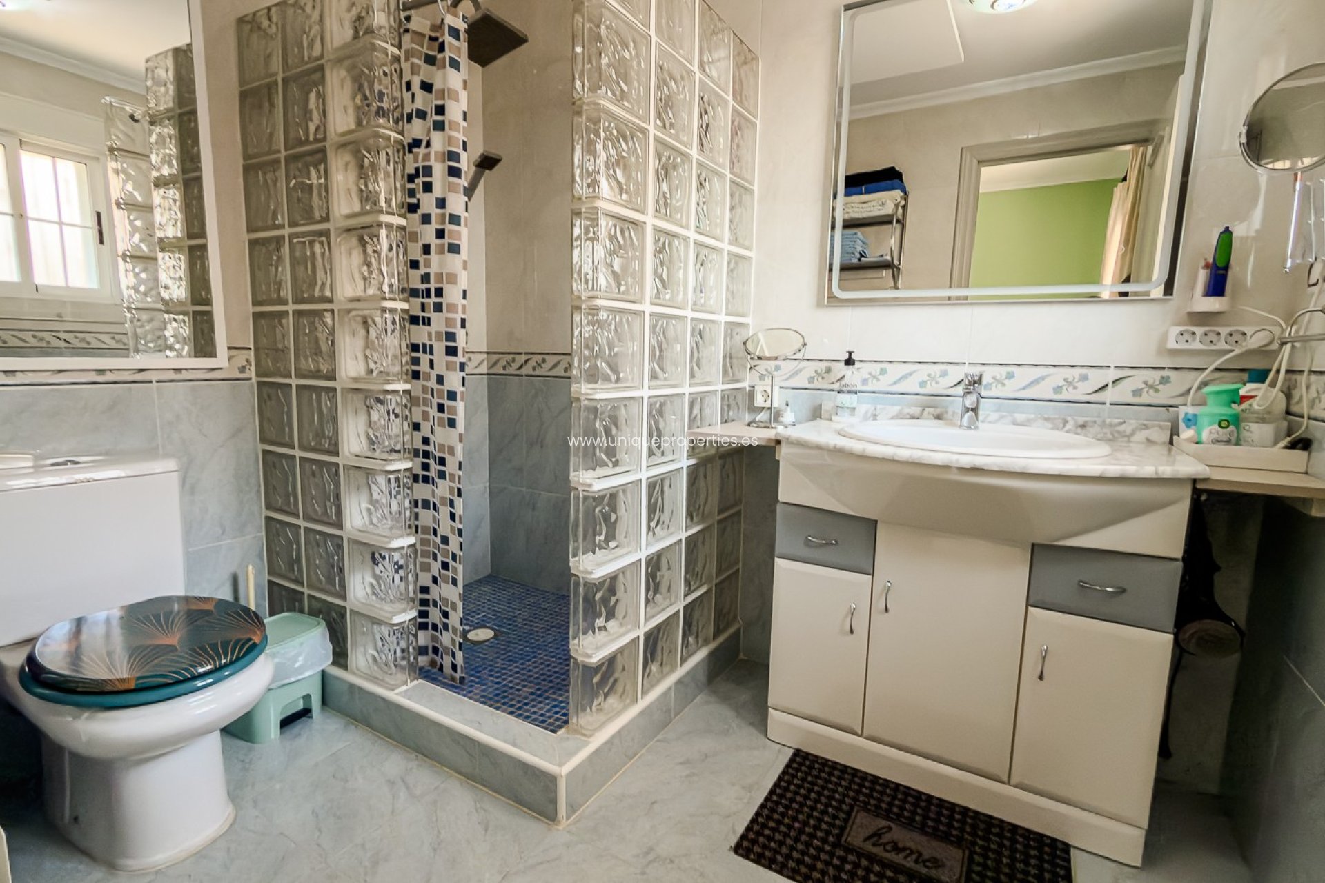 Reventa - House -
CATRAL - Catral