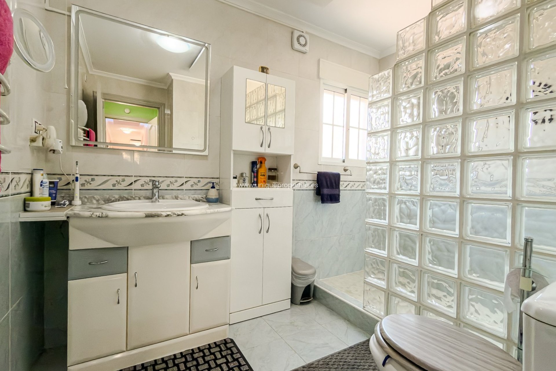Reventa - House -
CATRAL - Catral