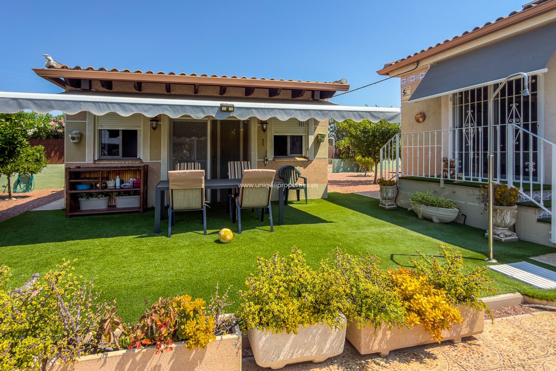 Reventa - House -
CATRAL - Catral