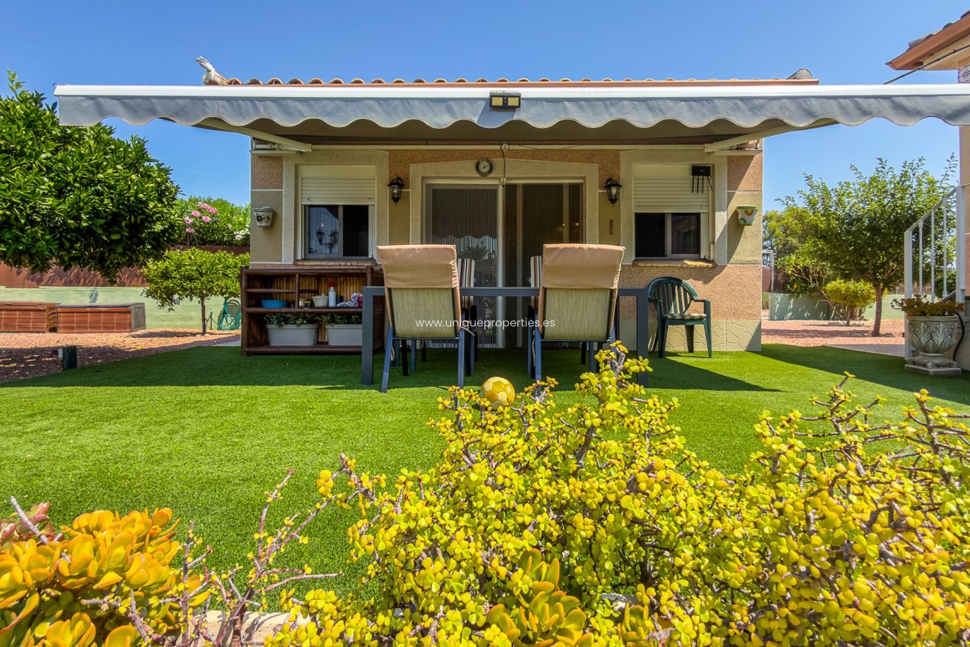 Reventa - House -
CATRAL - Catral