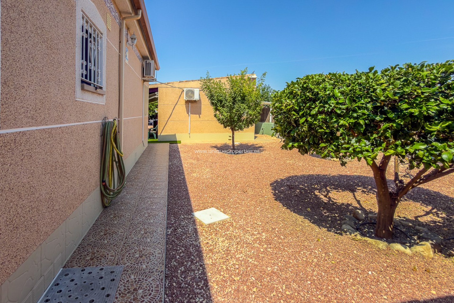 Reventa - House -
CATRAL - Catral