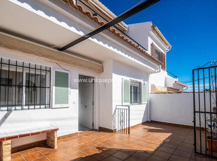 Reventa - House -
San Miguel de Salinas