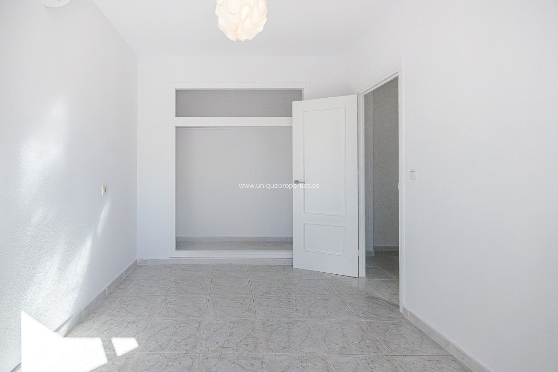 Reventa - House -
San Miguel de Salinas