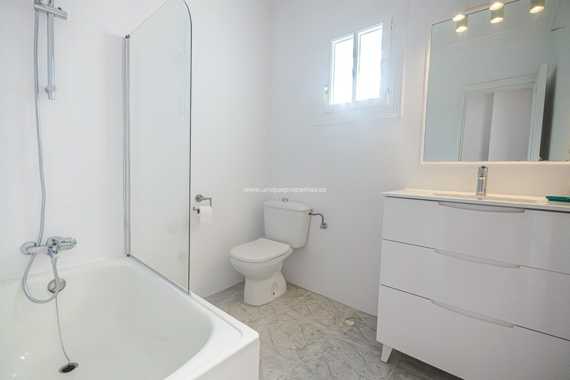 Reventa - House -
San Miguel de Salinas